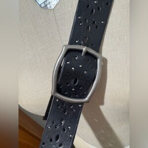 Women’s faux leather belt in great condition